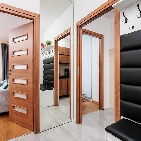 Zablocie Apartment, Free Parking Spot, Balcony - By Upstairs Apartment *