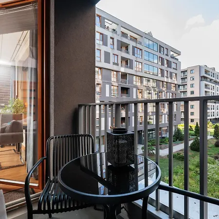 Zablocie Apartment, Free Parking Spot, Balcony - By Upstairs Krakau